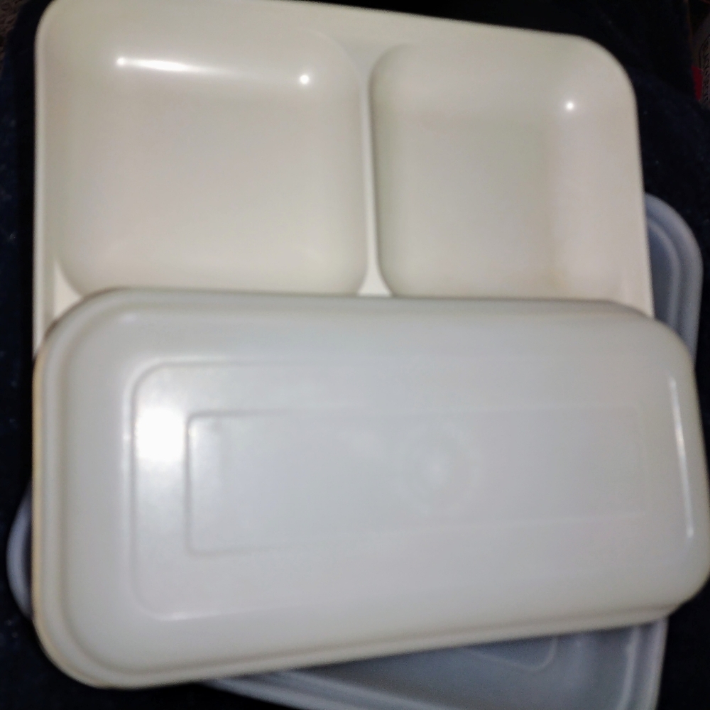 Tupperware cookware set (4) piece